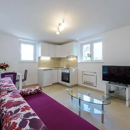 Appartement Pavlina - One Bedroom With Terrace